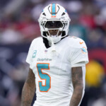 mike-mcdaniel-gives-blunt-answer-as-jalen-ramsey-trade-drama-spirals:-‘don’t-give-a-s–t’
