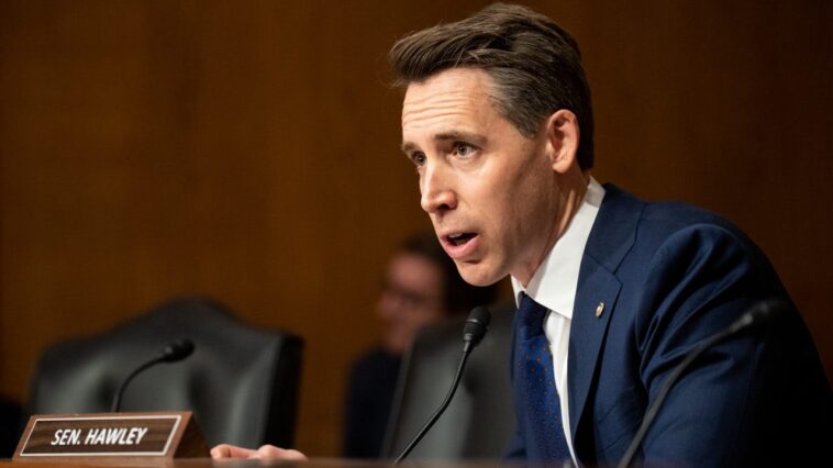 congressional-stock-trading-ban-passes-through-committee-as-hawley-denies-reports-of-white-house-pushback
