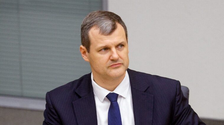 european-prime-minister-resigns-after-protests-over-past-financial-dealings