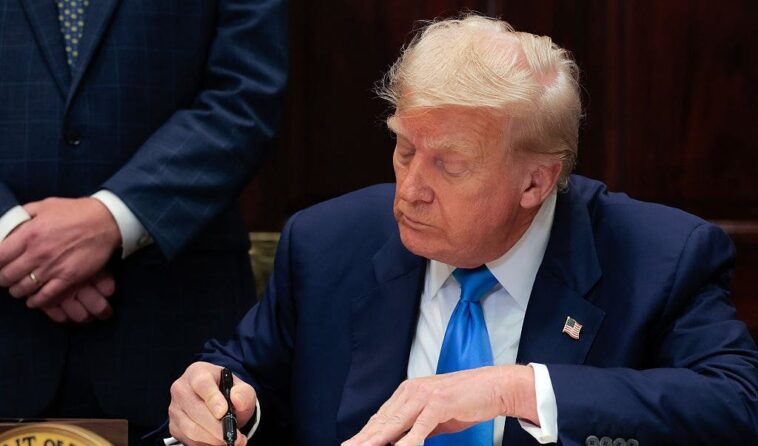 white-house-drops-new-tariff-plan-on-eve-of-trump’s-trade-deadline