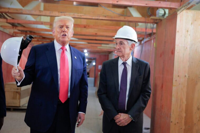 awkward!-trump-prods-jerome-powell-about-renovation-controversy-during-fed-visit