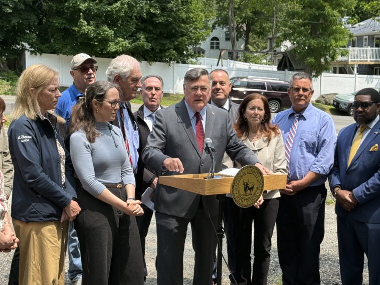suffolk-county-executive-ed-romaine-signs-off-on-longer-terms-for-lawmakers-—-now-voters-get-to-decide