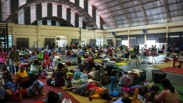 tens-of-thousands-flee-their-homes-in-thailand-and-cambodia-as-border-clashes-enter-second-day