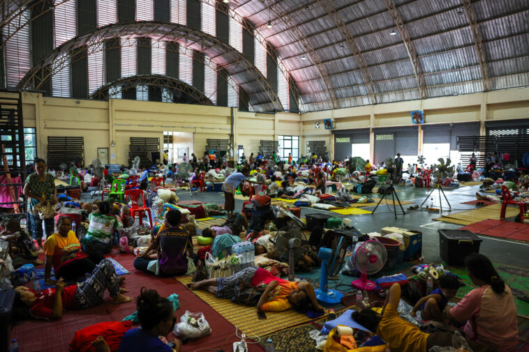tens-of-thousands-flee-their-homes-in-thailand-and-cambodia-as-border-clashes-enter-second-day