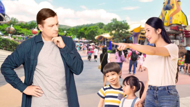 man-at-disneyland-shocked-by-how-well-his-kids-are-getting-along-suddenly-realizes-he’s-standing-with-wrong-family