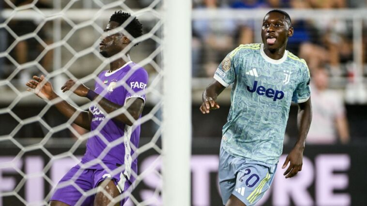 what-we’re-hearing-in-the-transfer-window:-man-united-considering-kolo-muani-in-striker-search