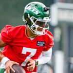 jets-quarterback-justin-fields-returns-to-training-camp-after-injury-scare