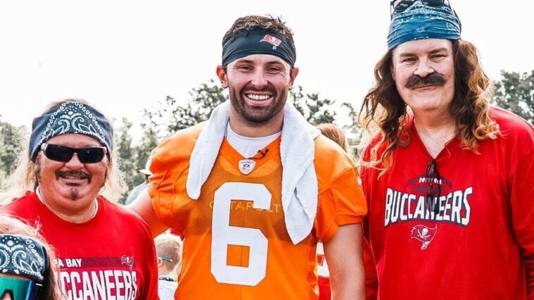 baker-mayfield-judges-contest-featuring-mullets,-mustaches-and-crocs-in-‘sport-mode’
