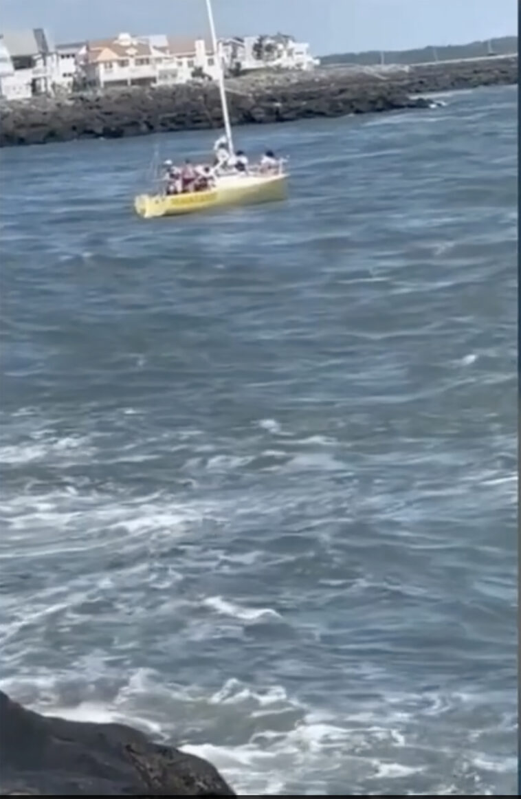 sailboat-carrying-10-sinks-after-crashing-into-new-jersey-jetty-during-rough-seas
