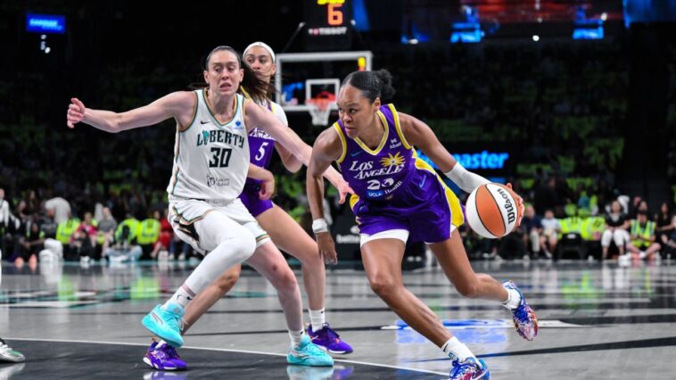 stewart-(leg)-exits-liberty-game-after-3-minutes