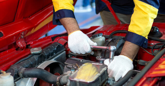 video-—-‘the-way-i-was-raised’:-mechanic-returns-wallet-lost-in-ford-engine-11-years-ago