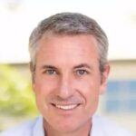 astronomer-ceo-andy-byron-resigns-after-coldplay-‘kiss-cam’-scandal