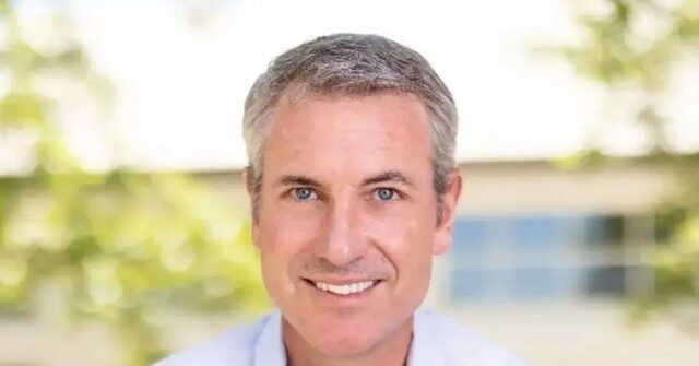 astronomer-ceo-andy-byron-resigns-after-coldplay-‘kiss-cam’-scandal