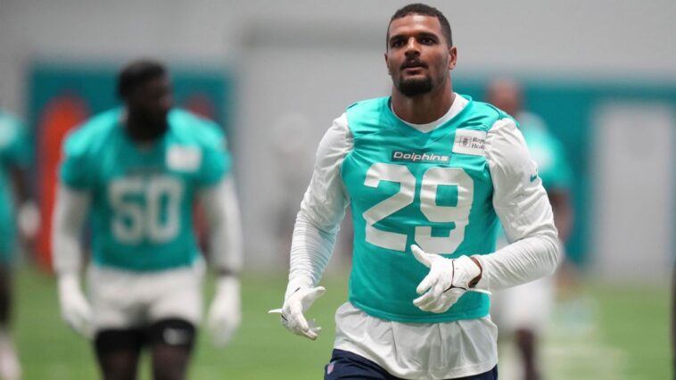 dolphins,-fitzpatrick-agree-to-reworked-contract