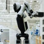 humanoid-robot-swaps-its-own-battery-to-work-24/7