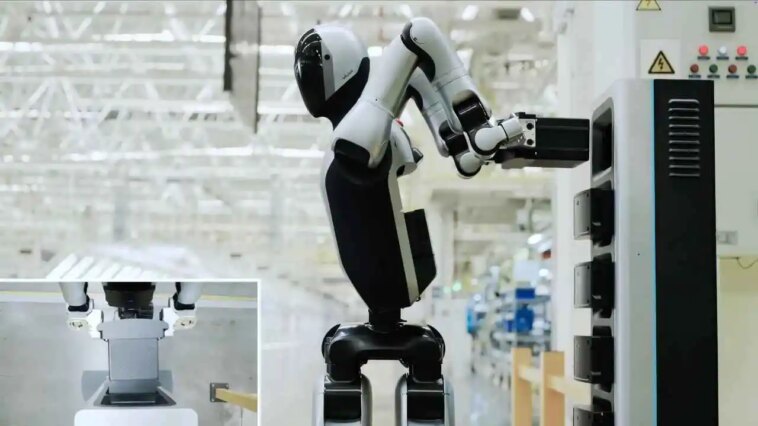 humanoid-robot-swaps-its-own-battery-to-work-24/7
