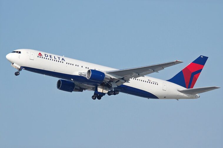 shocking-video:-10-agents-storm-plane-to-arrest-delta-co-pilot-moments-after-landing-at-san-francisco-airport
