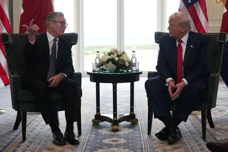 ‘he’s-a-friend-of-mine’:-keir-starmer-laughs-uncomfortably-while-trump-trashes-london-mayor