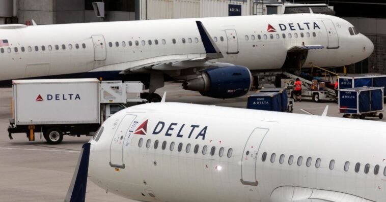 federal-agents-storm-delta-plane-cockpit-shortly-after-landing,-arrest-pilot