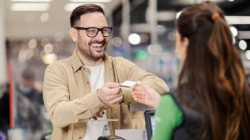 man’s-comedic-genius-wasted-on-grocery-store-cashier