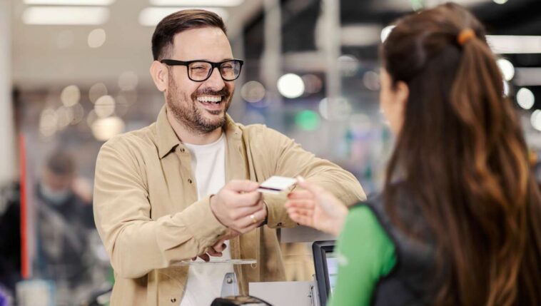 man’s-comedic-genius-wasted-on-grocery-store-cashier