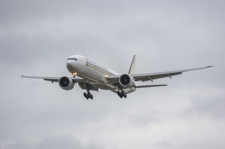 man-issues-mid-flight-bomb-threat:-‘death-to-trump!-allahu-akbar!’