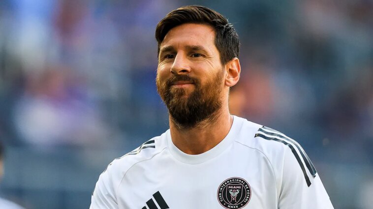 coldplay-singer-chris-martin-serenades-mls-star-lionel-messi,-his-wife-at-concert