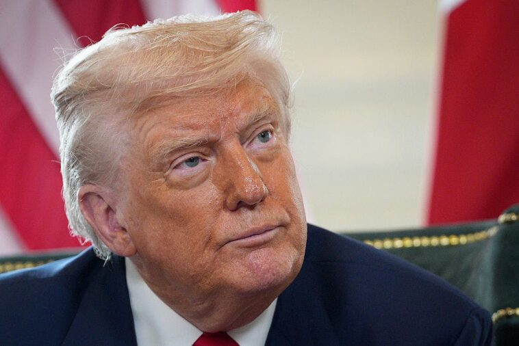 ‘persona-non-grata’:-trump-recalls-what-made-him-boot-epstein-from-mar-a-lago