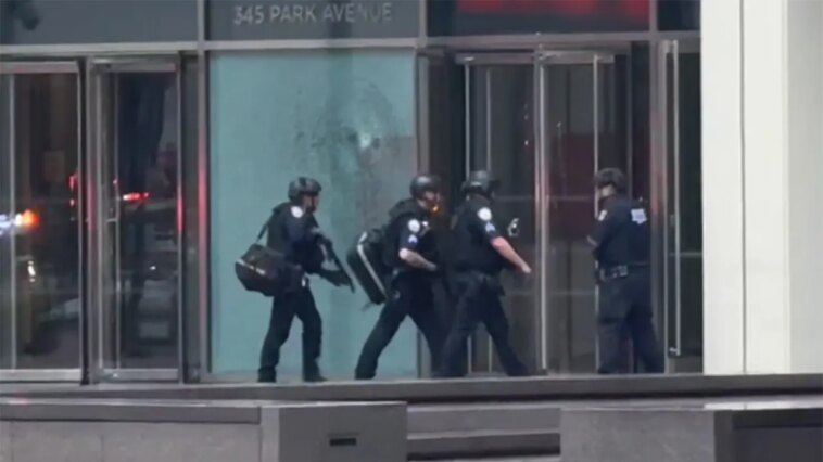 2-nypd-officers-among-6-shot-inside-midtown-manhattan-blackstone-building,-shooter-down