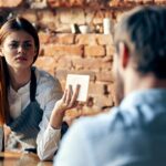 8-signs-that-you-should-leave-a-restaurant,-experts-say