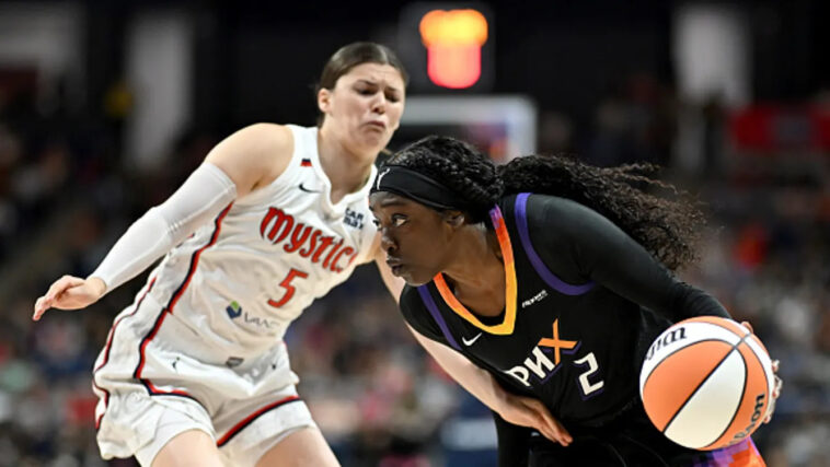 wnba:-days-after-demanding-“pay-us-what-you-owe-us”,-game-halted-and-fan-ejected-because-a-player-lost-her-wig-on-the-court