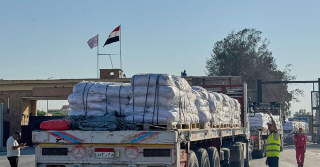 report:-more-than-half-of-aid-trucks-from-egypt-to-gaza-looted-sunday