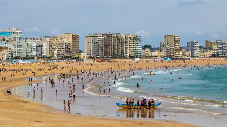 beach-town-cracks-down-on-half-naked-tourists-with-hefty-fines-for-inappropriate-attire