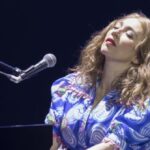 regina-spektor-confronts-‘free-palestine’-heckler:-‘you’re-just-yelling-at-a-jew’
