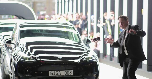 not-so-robo:-elon-musk-introduces-tesla-taxi-service-with-human-drivers-in-san-francisco