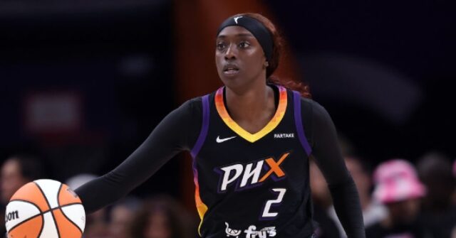 video:-‘hair-jordan’:-fan-reportedly-ejected-after-wnba-player’s-wig-falls-off-during-game