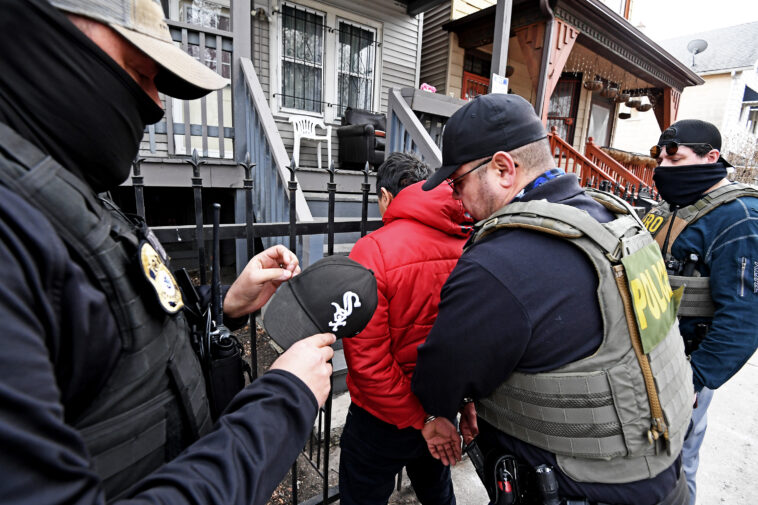 almost-2m-illegal-migrants-with-deportation-orders-or-criminal-records-are-roaming-us
