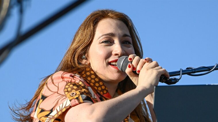 regina-spektor-show-interrupted-by-anti-israel-protesters-screaming,-‘free-f——-palestine!’