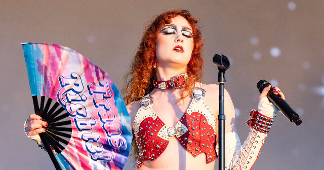 queer-pop-star-chappell-roan-to-donate-$1-from-each-concert-ticket-sale-to-trans-youth-charities