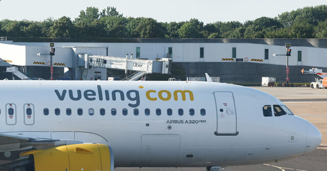 france-condemns-airline-that-kicked-jewish-children-off-vueling-flight