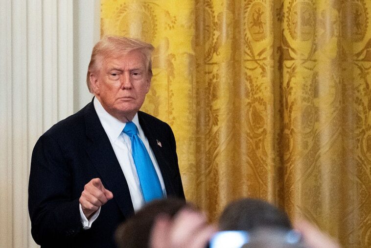 trump-drops-the-hammer-on-canada,-pushes-mexico-to-cut-a-trade-deal-in-90-days