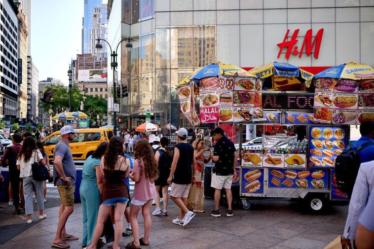consumer-confidence-climbs-as-trump-pushes-ahead-with-tariffs