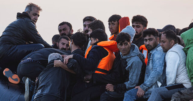channel-migrant-crisis-arrivals-for-2025-soar-past-25,000-in-record-year