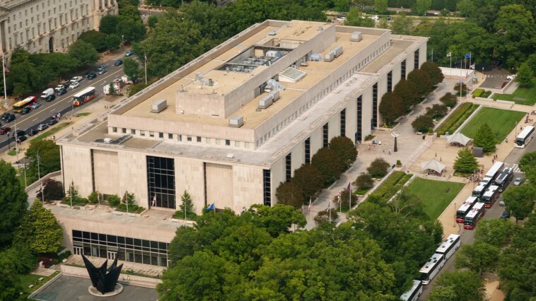 smithsonian-temporarily-removes-trump-impeachment-references-from-history-museum,-drawing-liberal-ire