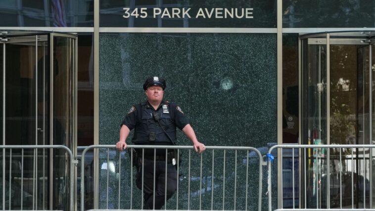 police-recover-items-at-nyc-shooter’s-apartment