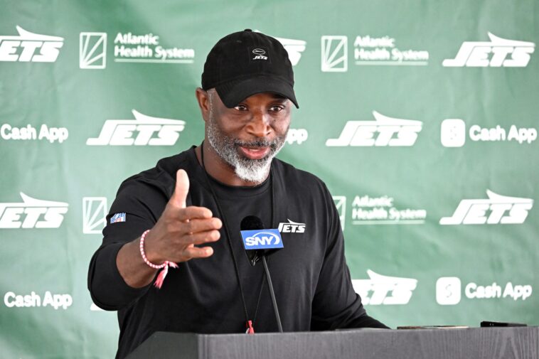 aaron-glenn-on-quest-to-fix-jets’-penalty-woes-after-players-‘weren’t-listening’-last-year