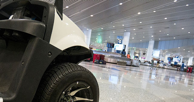 watch:-traveler-accused-of-driving-new-york-airport-golf-cart-while-drunk