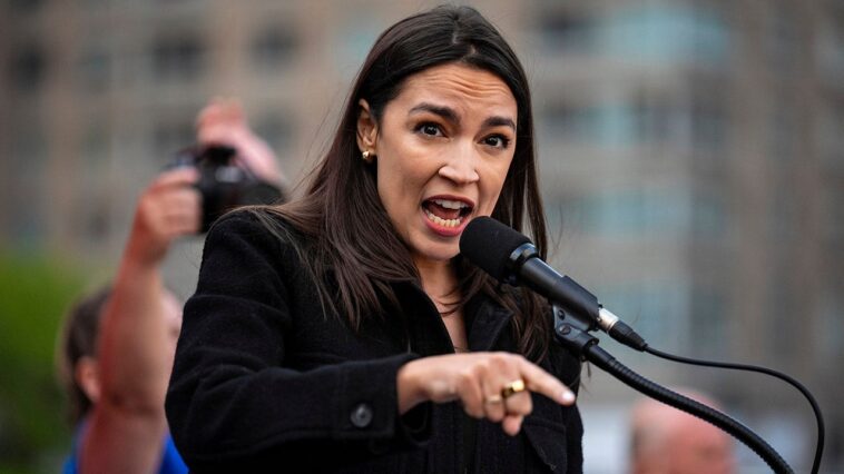 young-progressives-look-to-zohran-mamdani,-aoc-as-future-of-the-democratic-party-–-under-one-condition