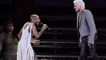 performance-of-‘jesus-christ-superstar’-interrupted-after-gollum-jumps-on-stage