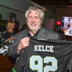girlfriend-of-travis-and-jason-kelce’s-father-dead-at-74:-‘left-a-lasting-impression’